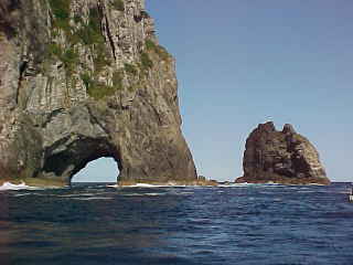 The hole in the rock Cape Brett, Northland, New Zealand (New Zealand, The Travel Addicts, North Island)