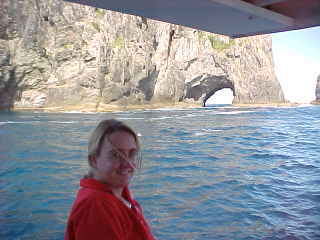 SGK in front of the hole in the rock Cape Brett, Northland, New Zealand (New Zealand, The Travel Addicts, North Island)