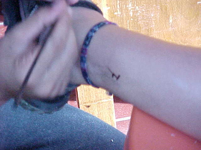SGK getting henna tattoo
