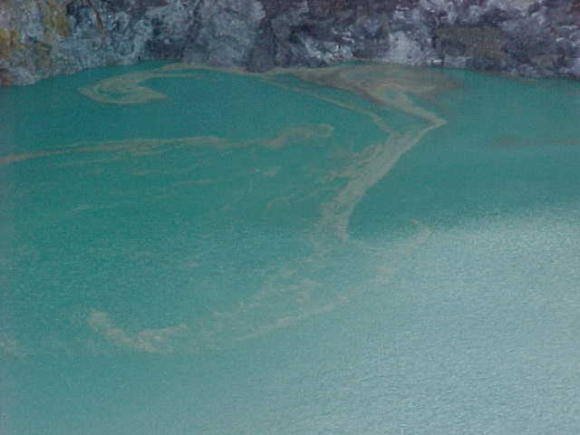 This lake looked more turquoise than green to me (Indonesia, The Travel Addicts, East Nusa Tengarra, Flores)