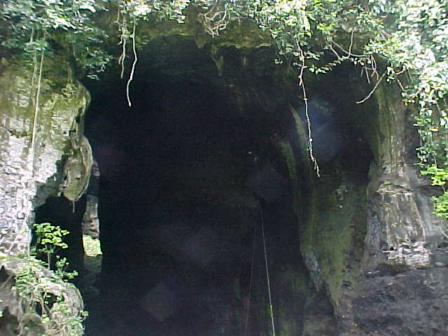 Cave enterance (Malaysia, The Travel Addicts)
