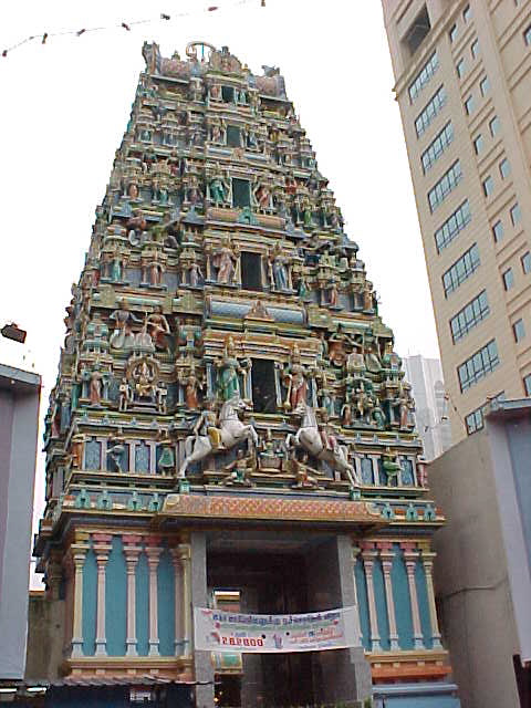 Hindu temple (Malaysia, The Travel Addicts)