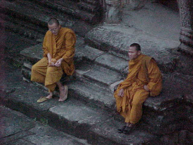 Buddhist Monks awaiting sunset in Angkor Wat's inner courtyard :  (Cambodia, The Travel Addicts)