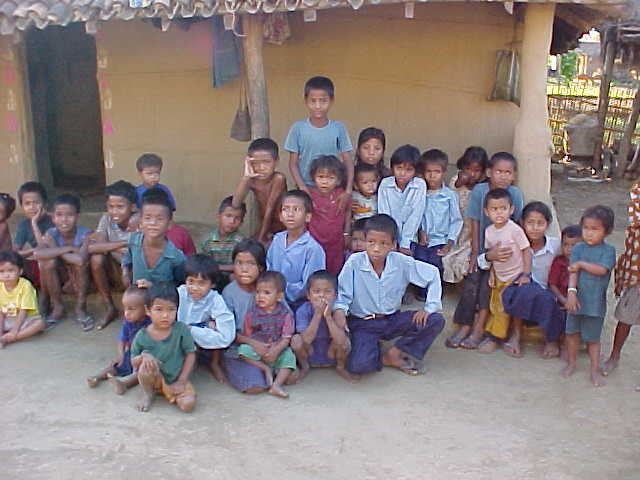 More children (Nepal, The Travel Addicts)