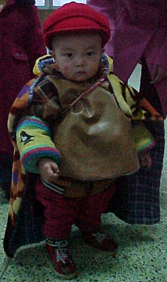 MVC-029S. , Chengdu, Sichuan Sheng, China (成都, 四川省, 中国): We just liked this little guys sense of dress. (The Travel Addicts, China)