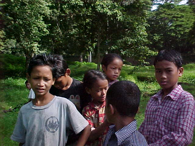 Children love seeing themselves on video :  (Cambodia, The Travel Addicts)