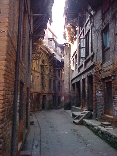 Alleyway (Nepal, The Travel Addicts)