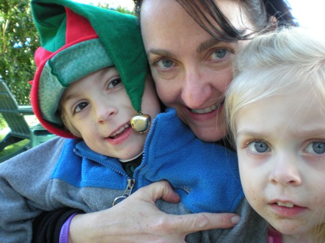 DSCN0021.jpg-Mommy and kids