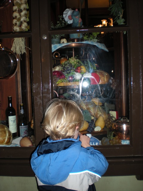 DSCN0089.jpg-Michelangelo looking at Rémy : With the reflection of the flash on the window, it may not be clear; but Rémy the rat from Rattetoulie is cooking up a storm in the window at Disney's Café Orleans; Begging the question on when the would be renaming the resturant "Geausteau's"